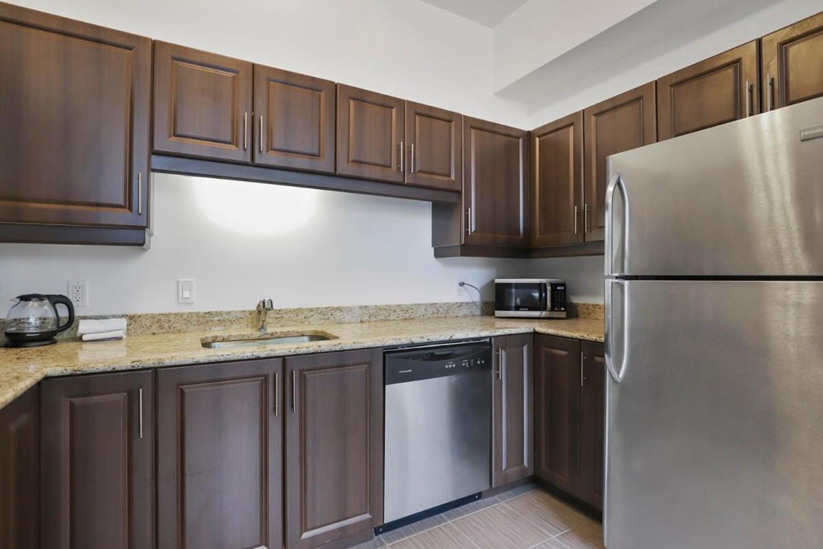 M11 The Star Wars Suite 3Br Downtown Монреаль Экстерьер фото